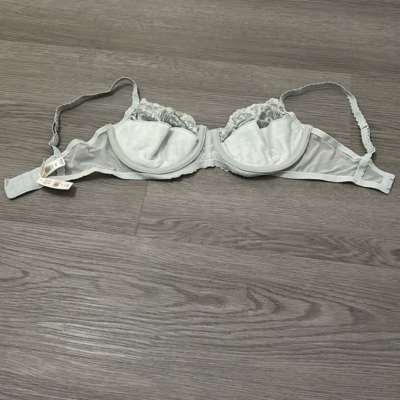 Vintage NWT Victoria's Secret Bra - Picture 3 of 3